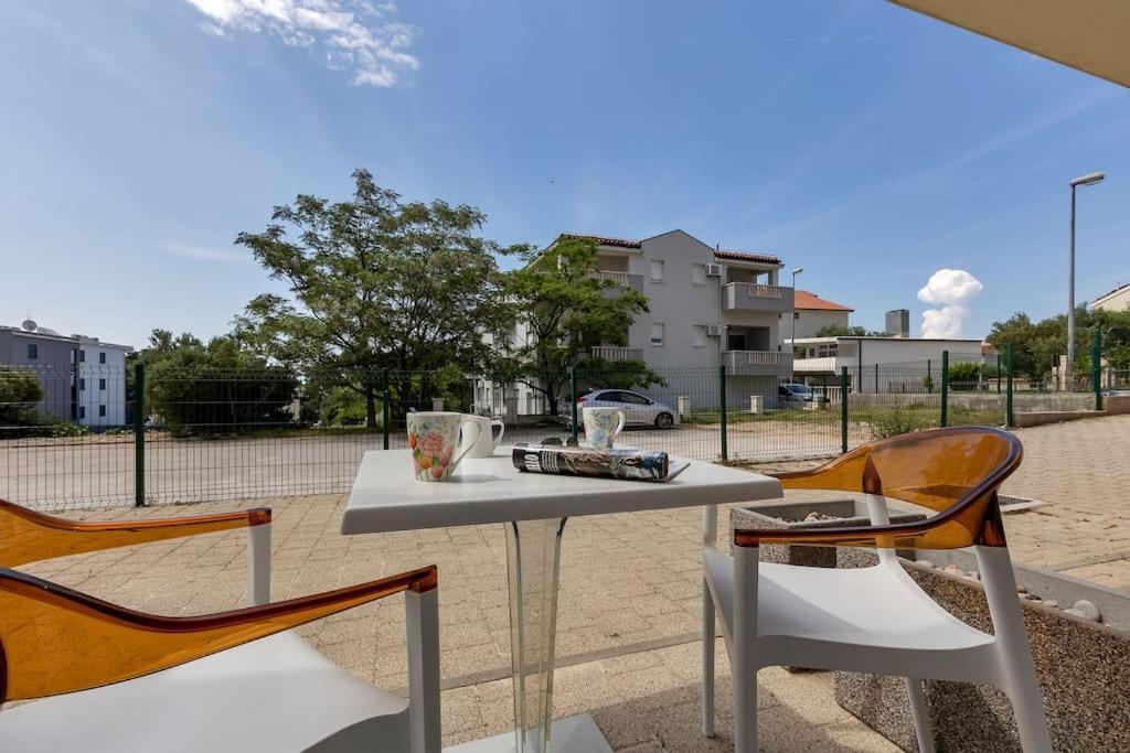 Brotis - Studioapartment - Makarska Exklusiv โพรไมนา ภายนอก รูปภาพ