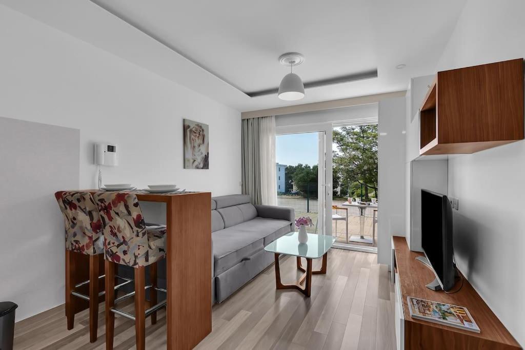Brotis - Studioapartment - Makarska Exklusiv โพรไมนา ภายนอก รูปภาพ